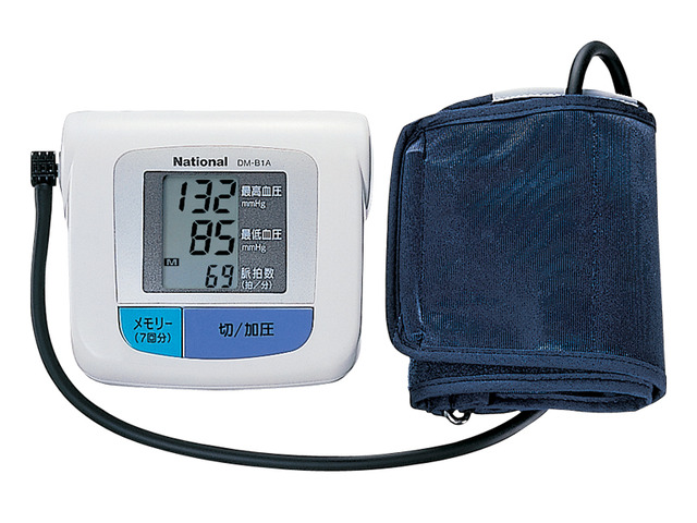 写真：電子血圧計 DM-B1A-W（ホワイト）