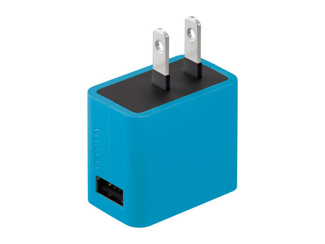 写真：USB出力ACアダプター QE-AP108-A（ブルー）