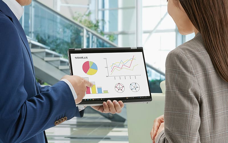 360度回転式のタッチパネル 2in1