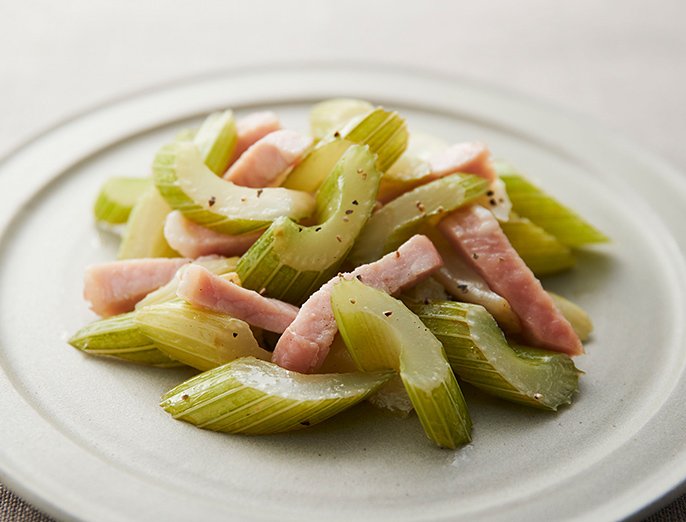 セロリとハムの炒め物
