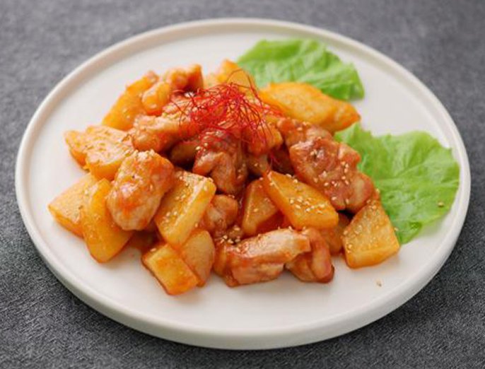 鶏とじゃがいものヤンニョム炒め