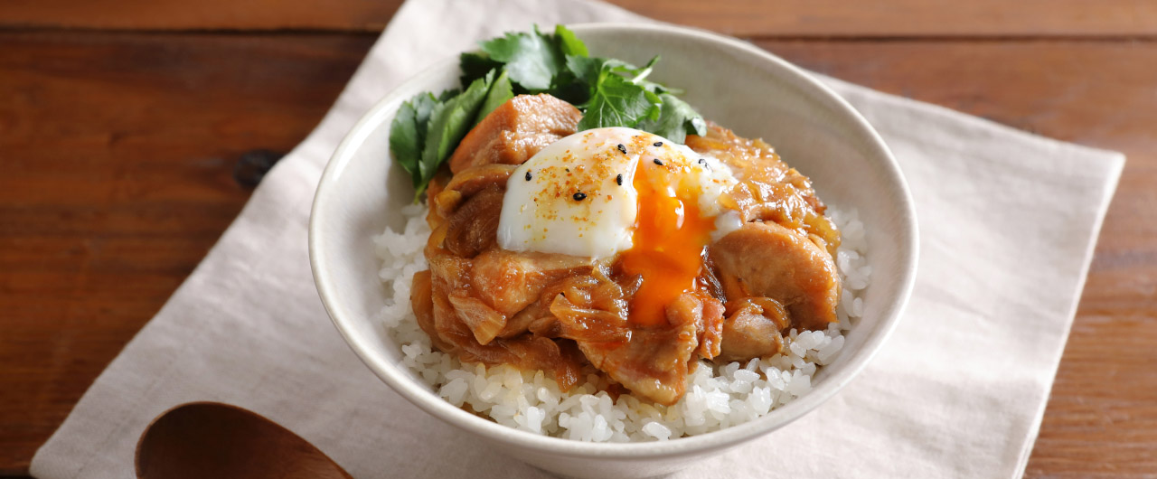 冷凍鶏肉と温泉卵の親子丼