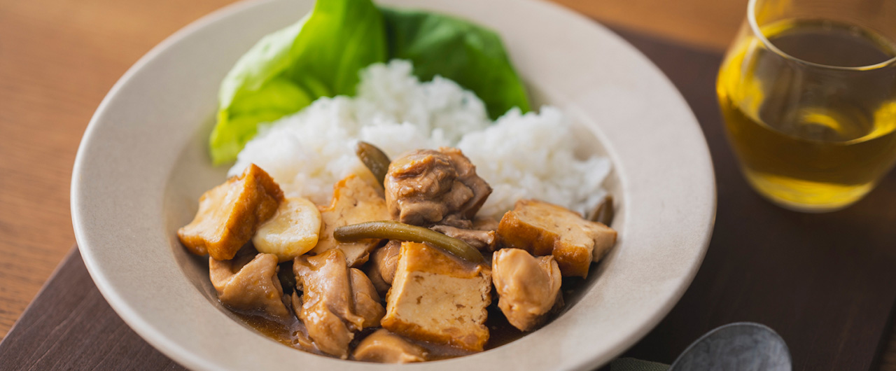 鶏肉と厚揚げのアドボ風