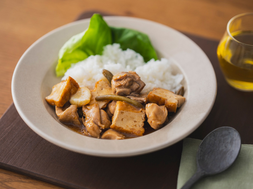 鶏肉と厚揚げのアドボ風
