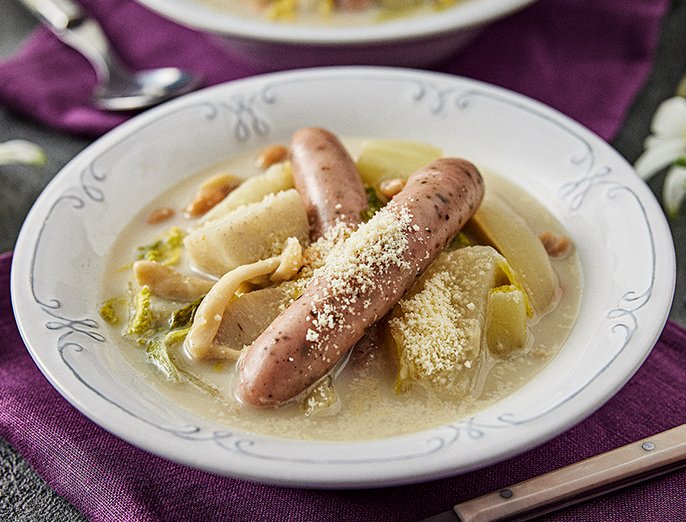 白い野菜とソーセージのチーズポトフ