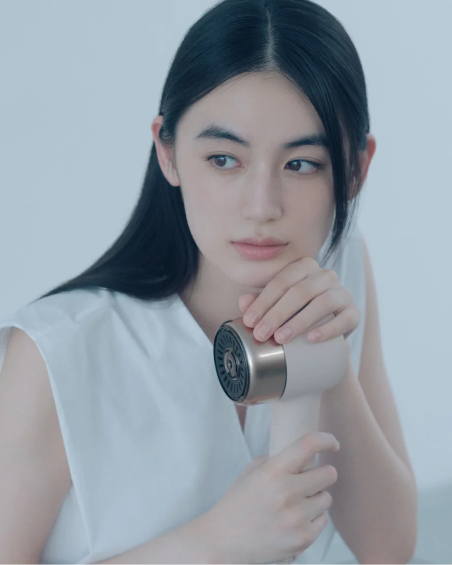 写真：八木莉可子さん