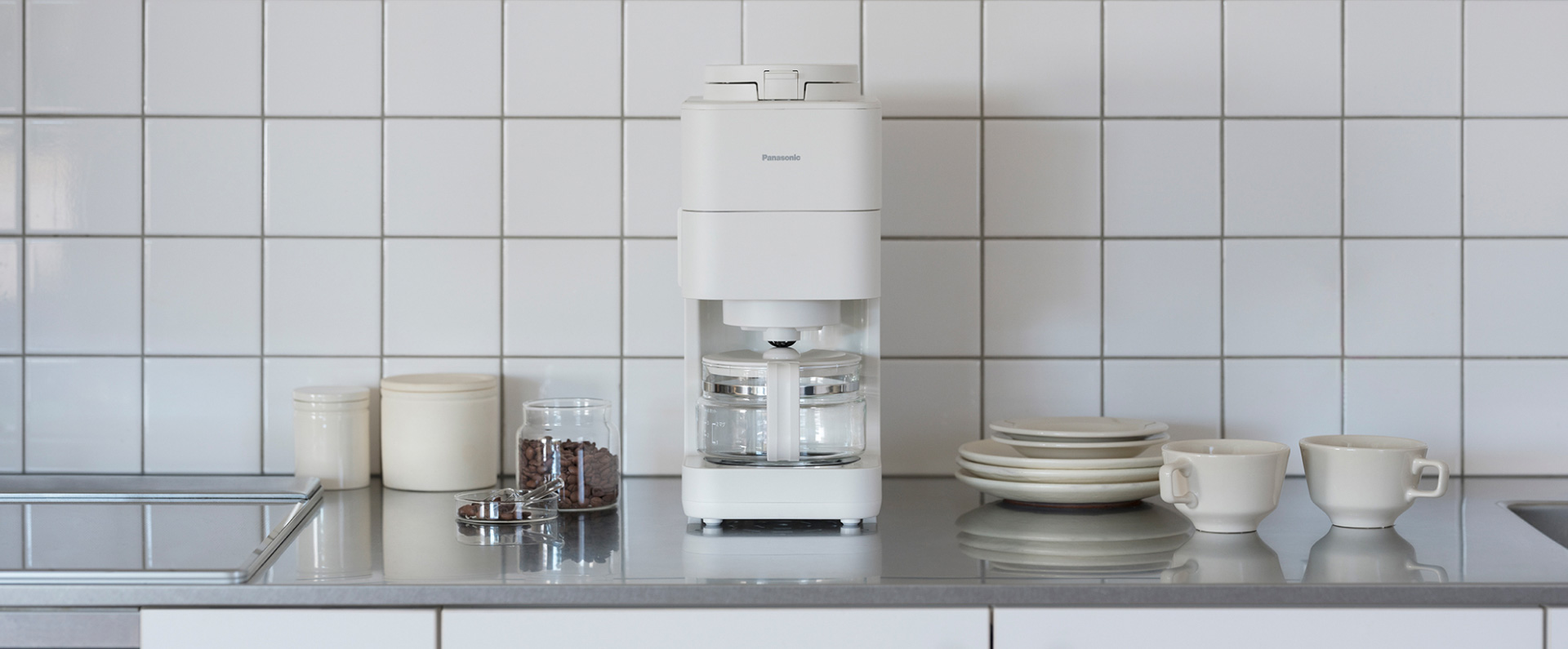 写真：キッチンとコーヒーメーカー（ホワイト）