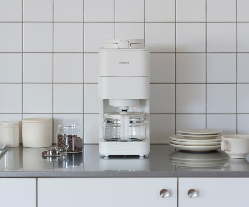 写真：キッチンとコーヒーメーカー（ホワイト）