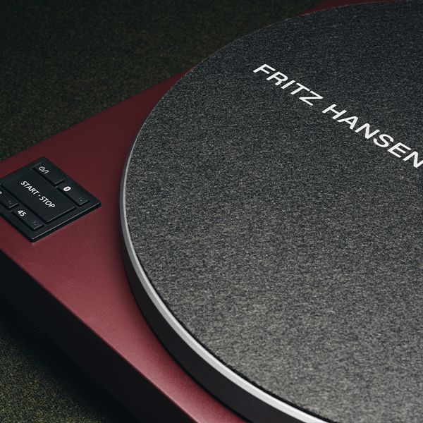 Technics × FRITZ HANSEN コラボレーションモデル SL-40CBTFH