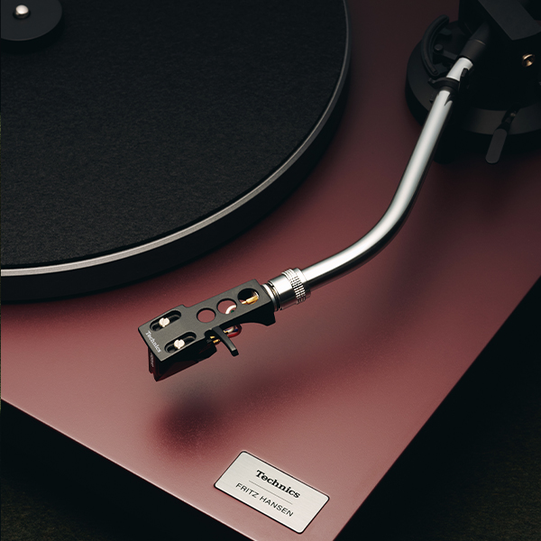 Technics × FRITZ HANSEN コラボレーションモデル SL-40CBTFH
