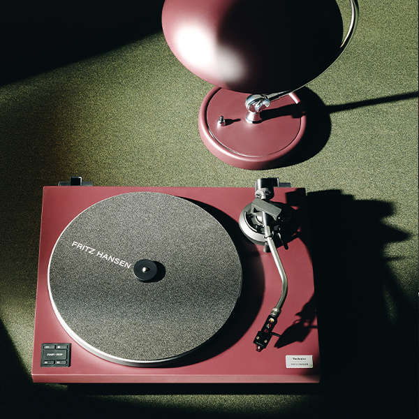 Technics × FRITZ HANSEN コラボレーションモデル SL-40CBTFH