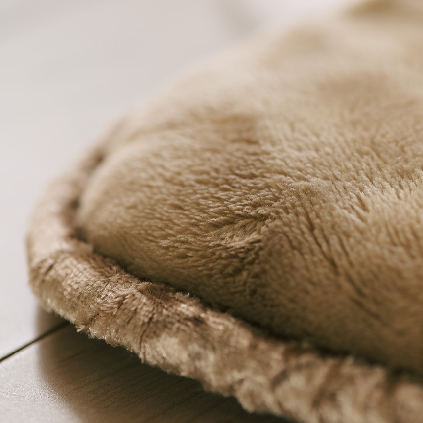 優しい肌触りの マイクロファイバー素材。