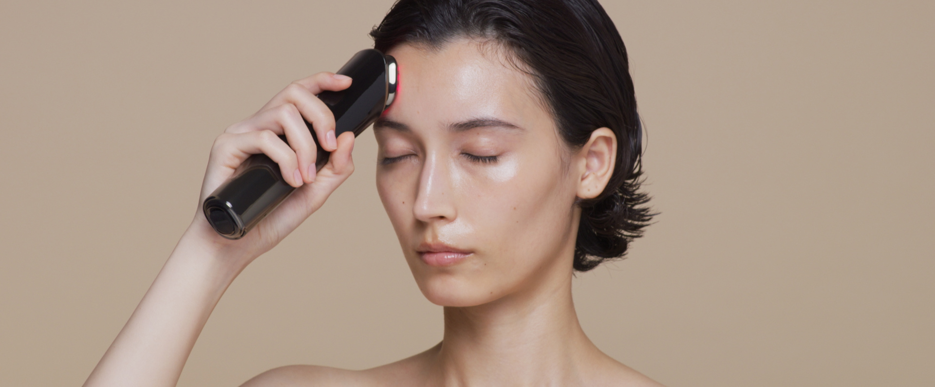 写真：機器を使ったケアの様子