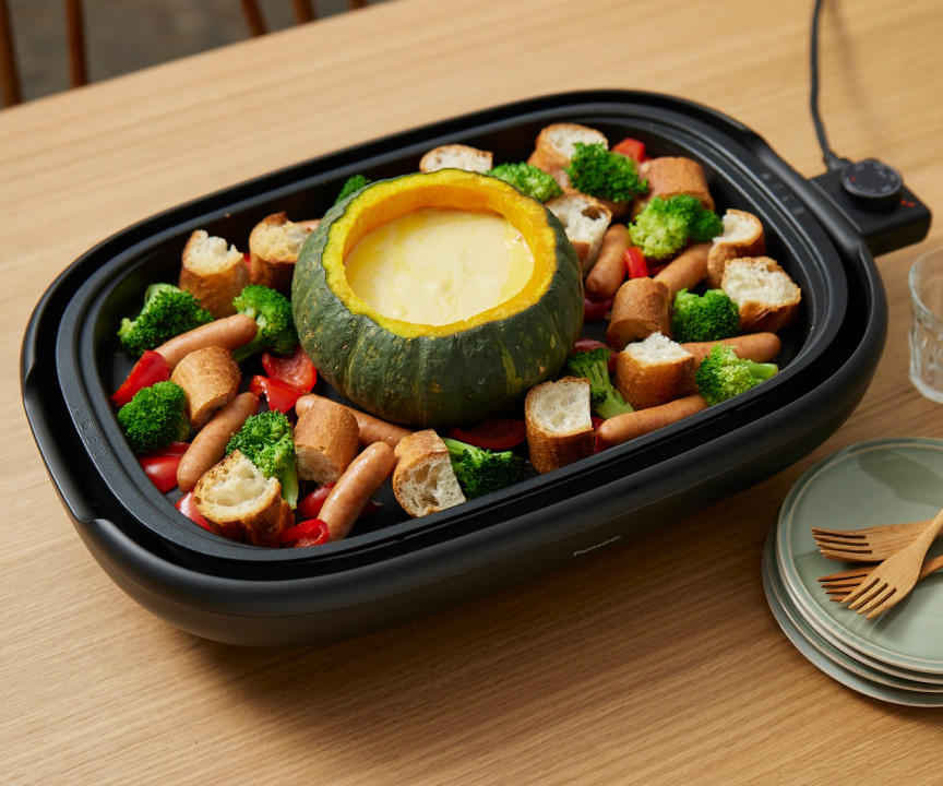 写真：中央にヘタだけ切られたかぼちゃが載ったホットプレート