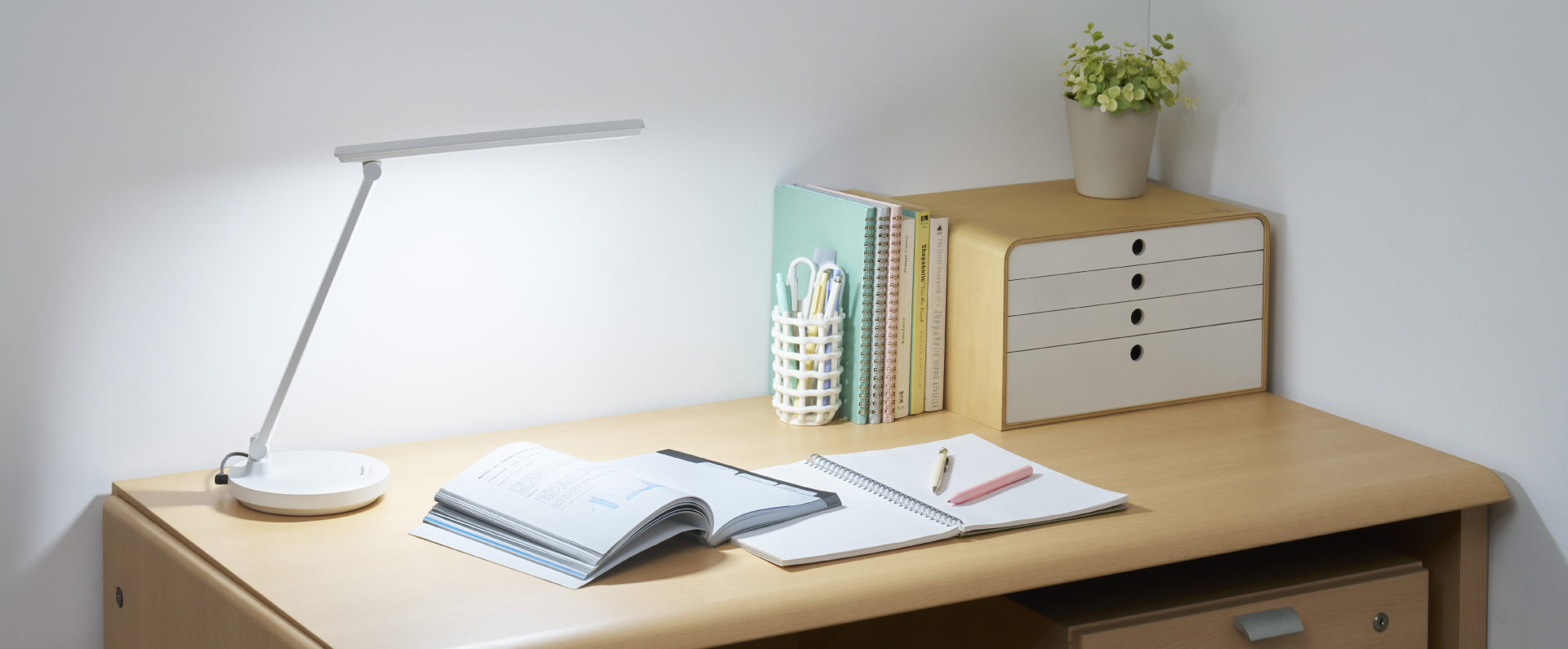 SQ-LD330をデスクで使用しているイメージ