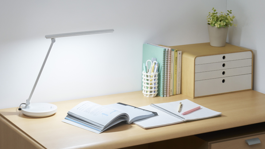 SQ-LD330をデスクで使用しているイメージ