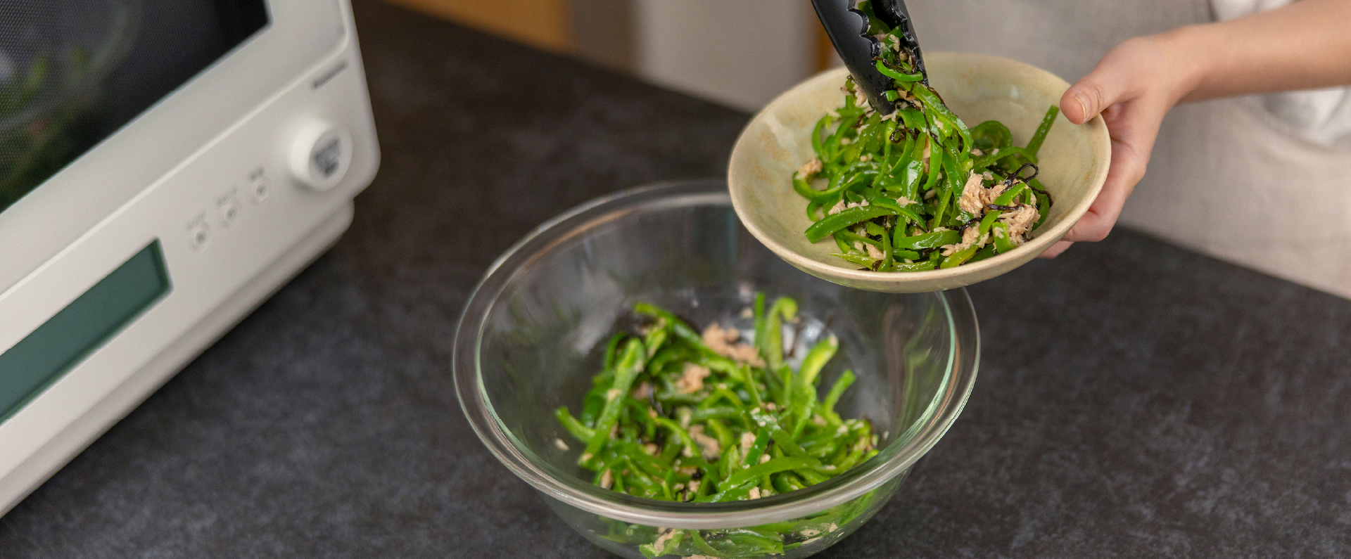 ボウルに材料を入れてボタンを押すだけ