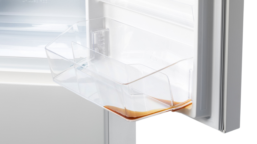 画像：ドアポケットに液体がこぼれている様子