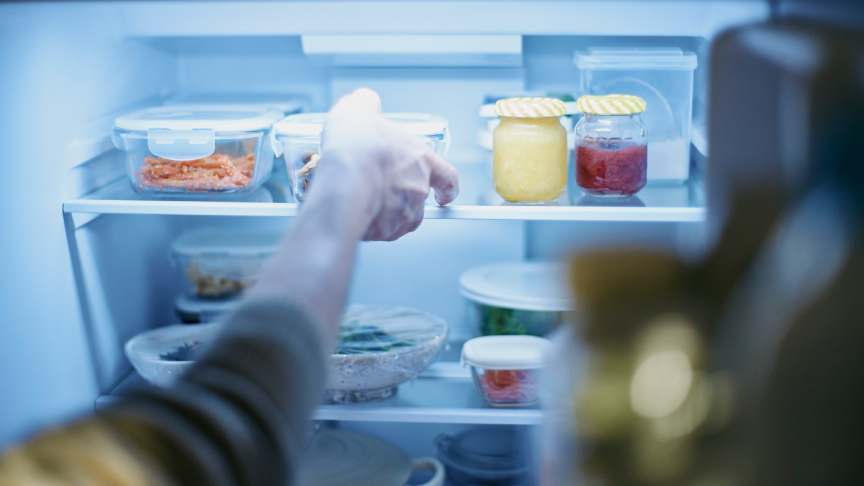 最上段にもラクに手が届く。すみずみまで使いやすい冷蔵庫