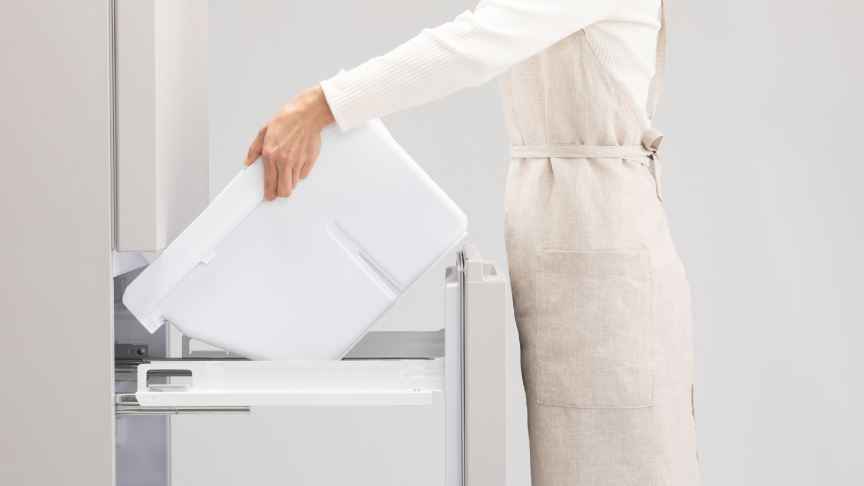 画像：ケースを取り出すイメージ