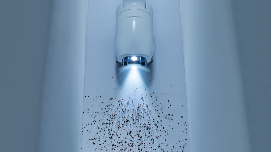 写真：子ノズルのLEDライトでゴミが照らされている様子