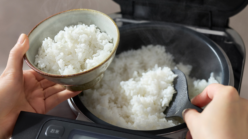 画像：お茶碗に盛ったごはん