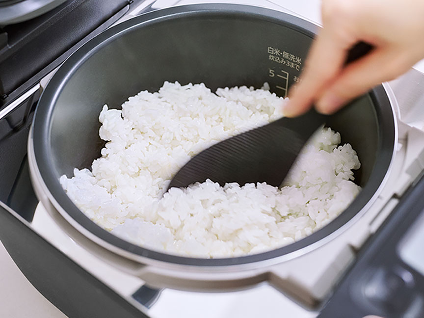 ごはんを混ぜている様子