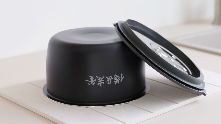 画像：洗った加熱板と内釜のイメージ