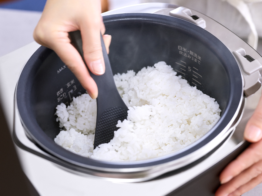 ごはんを混ぜている様子