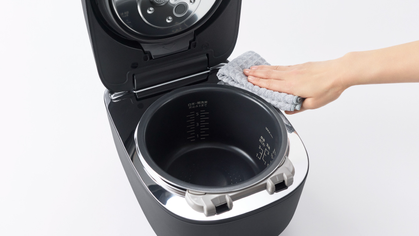 画像：ステンレスクリアフレームのお手入れ