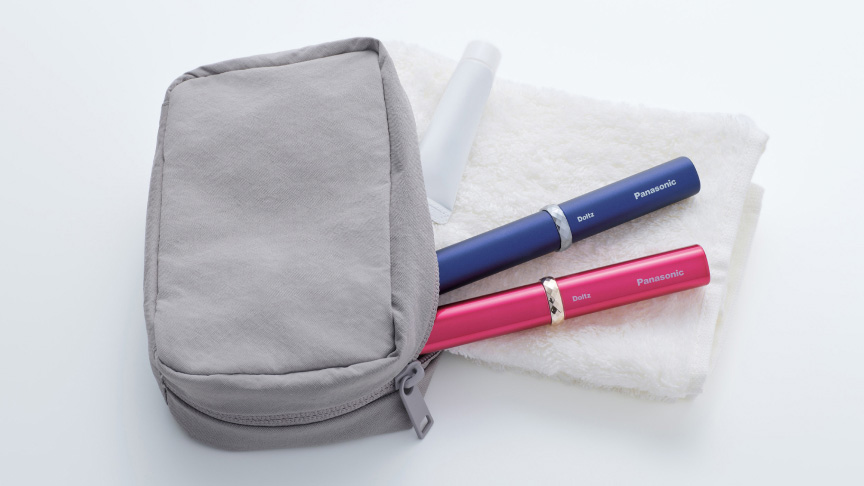 写真：ポーチと歯ブラシ