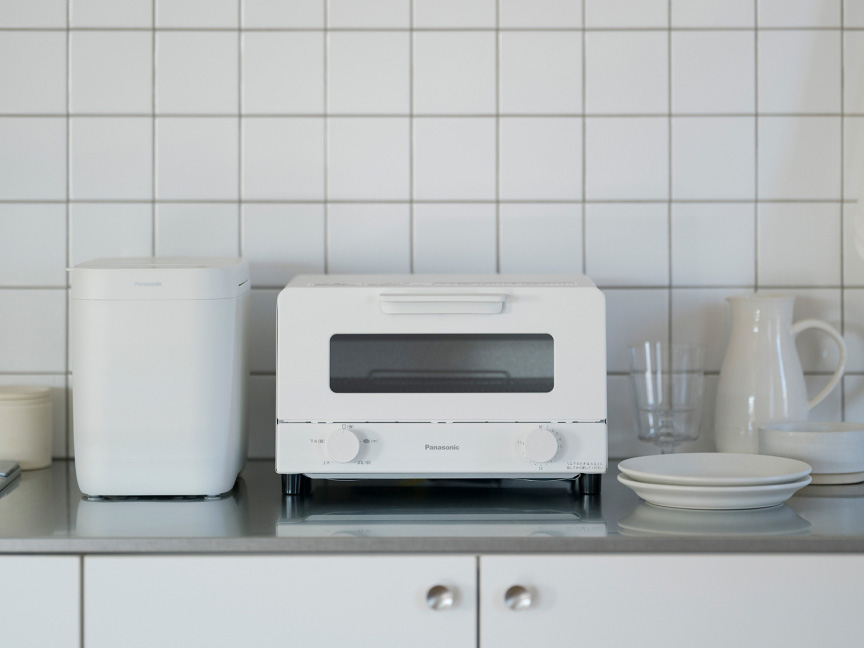 写真：キッチンに置かれた白いトースター