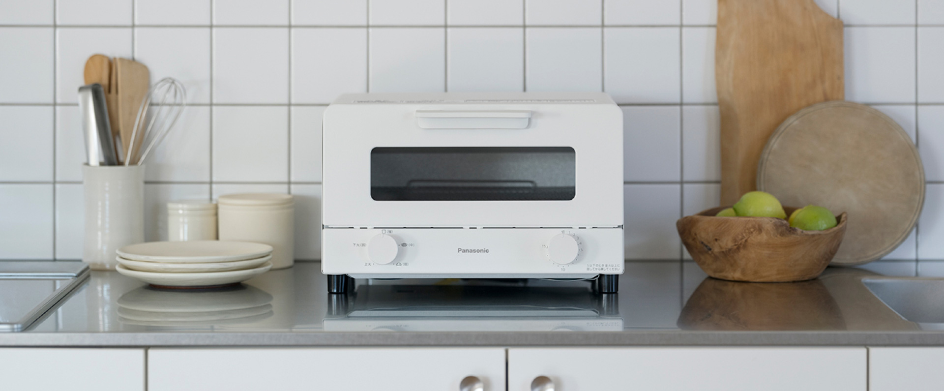 写真：キッチンに置かれた白いトースター