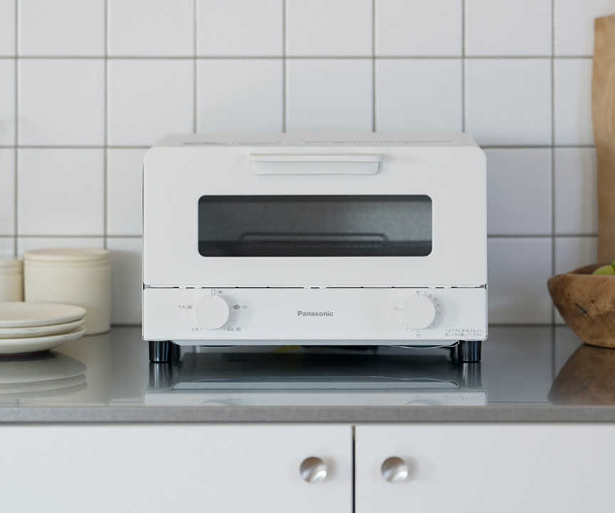 写真：キッチンに置かれた白いトースター