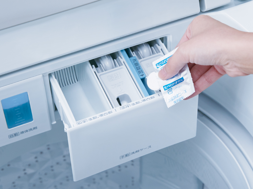 専用タブレットを投入している様子