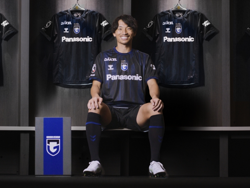 中谷 進之介 選手とジアイーノが写っている写真です