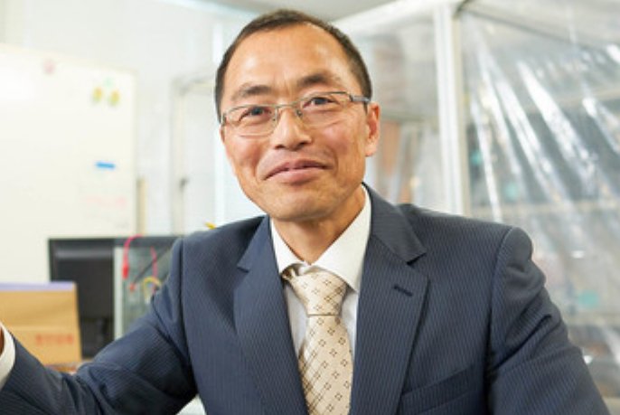 高橋俊樹准教授の写真です。