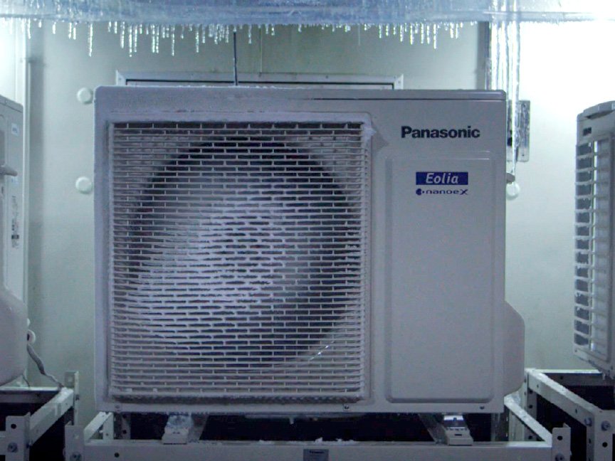 実験室の室外機の画像です