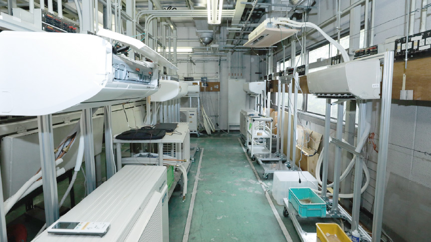 駆動耐久試験 高温試験室の写真です。