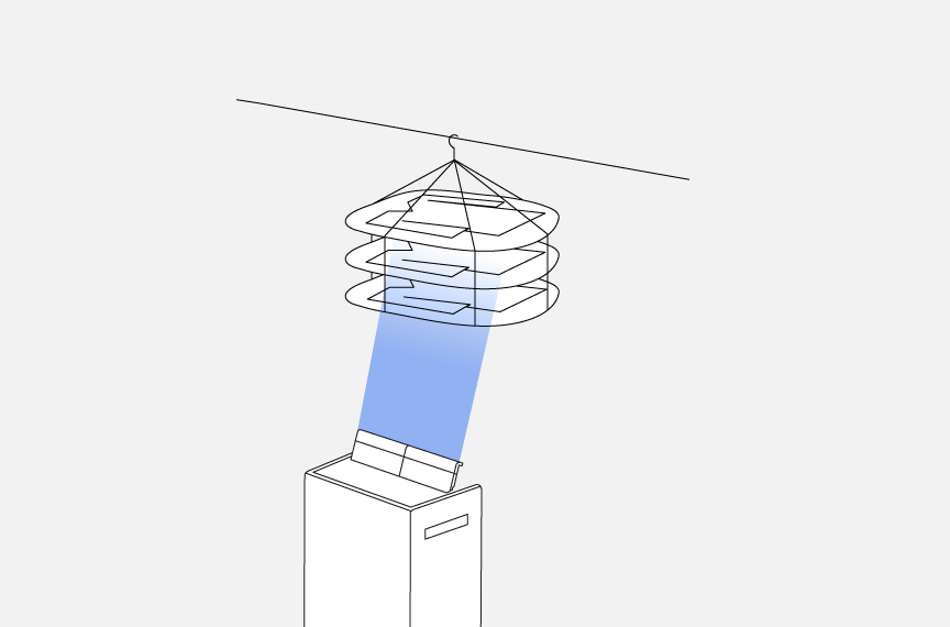 平干しネットの洗濯物に、衣類乾燥除湿機の風「上方向」「ストレート」をあてているイラストです。