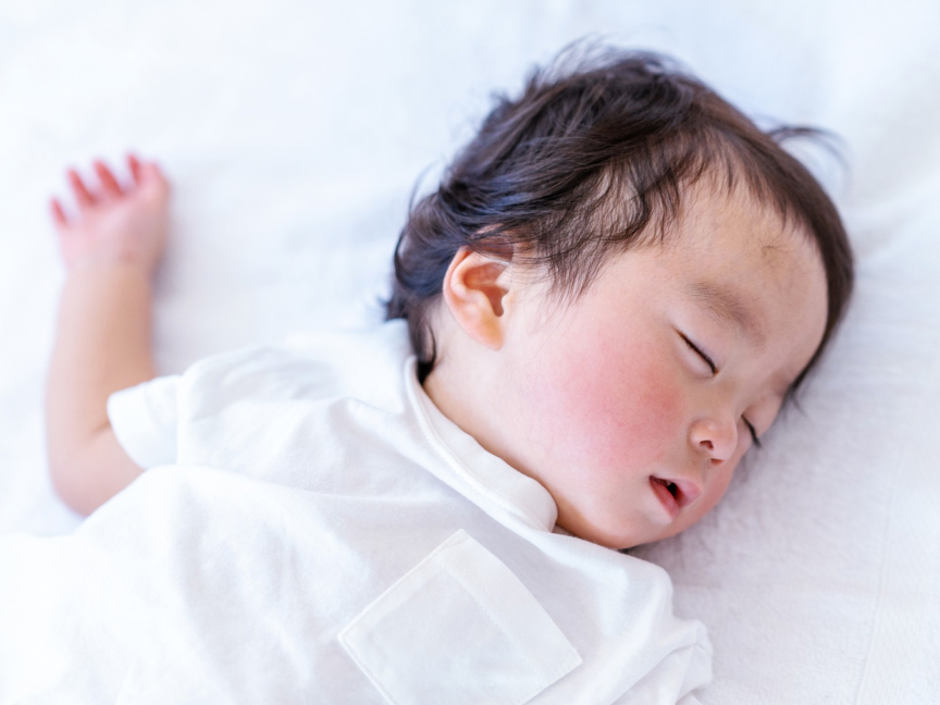 赤ちゃんが寝ている画像です