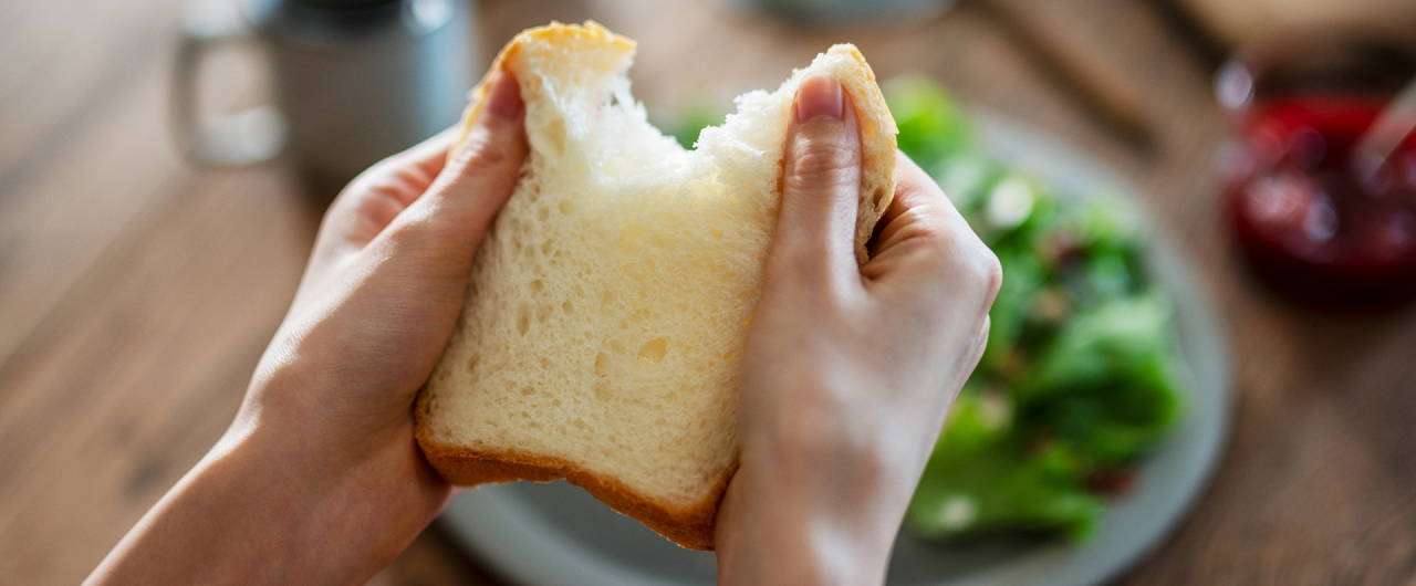 写真：ちぎられた食パン