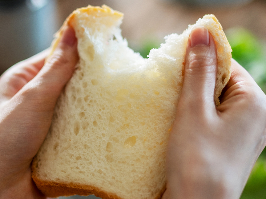 写真：ちぎられた食パン