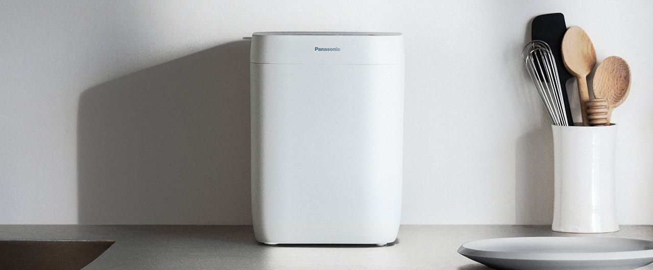 写真：ホームベーカリーが置かれたキッチン