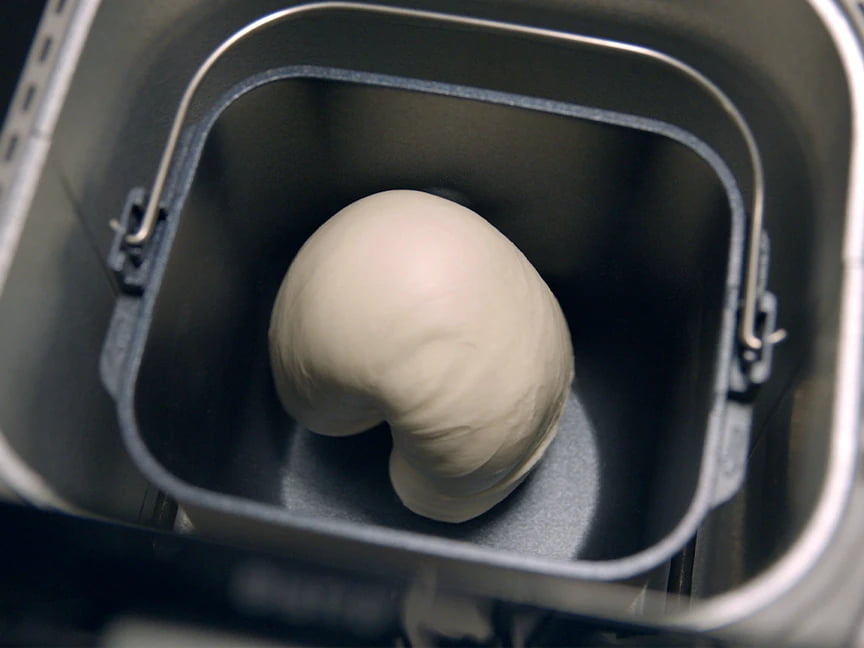 写真：ホームベーカリーに入った生地