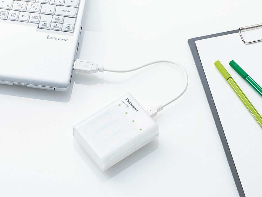 USB入出力付急速充電器 BQ-CC87