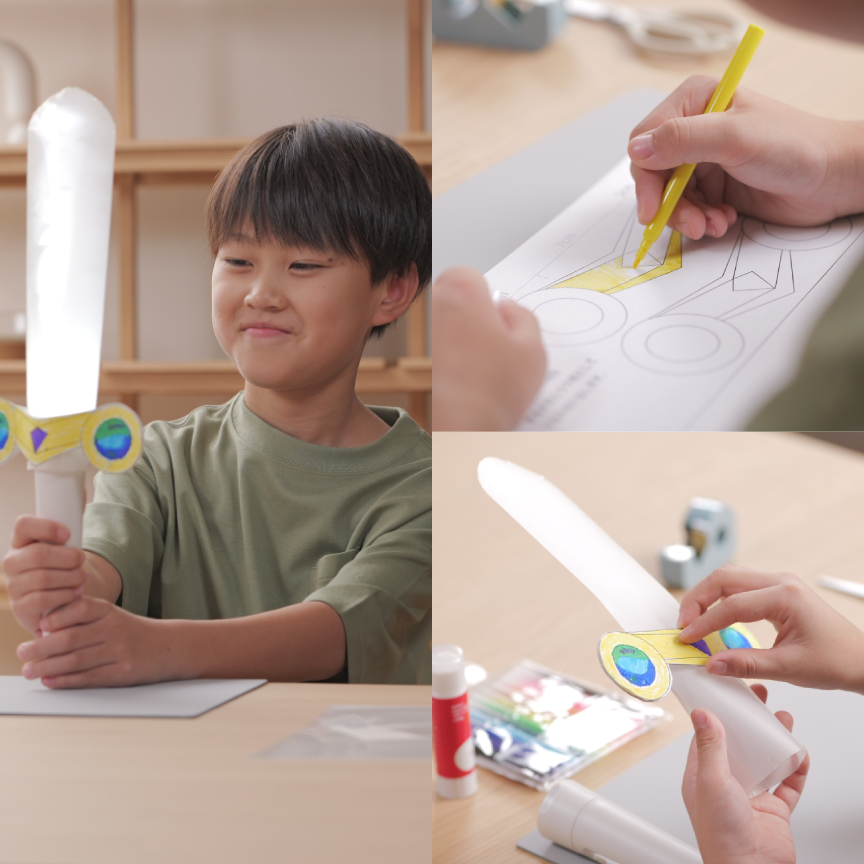 作った光の剣を持つ子どもと作っている様子1
