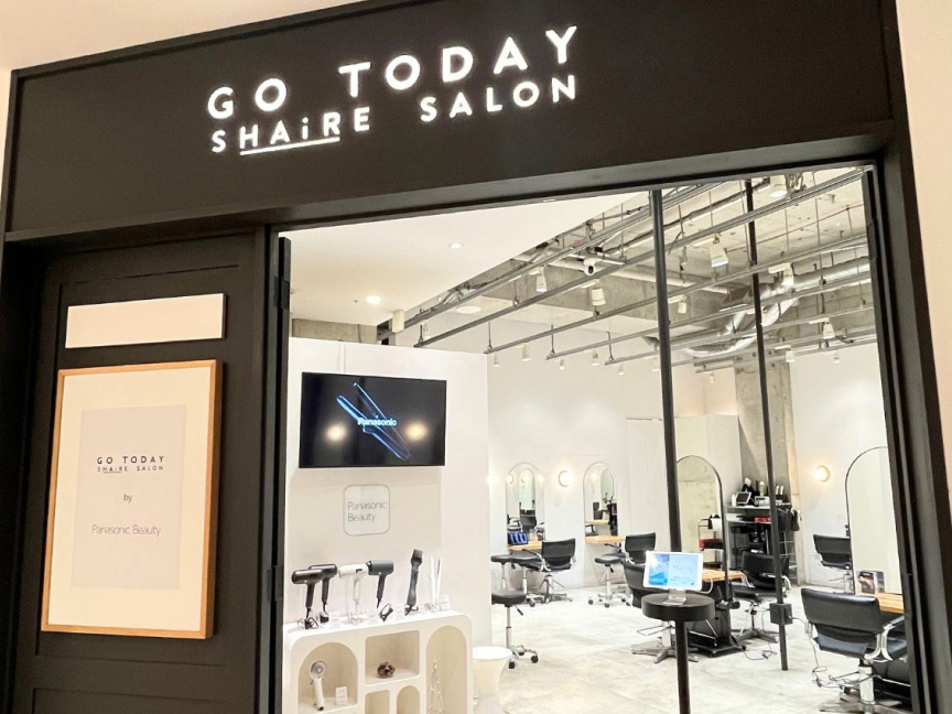 GO TODAY SHAiRE SALONの店舗外観とPanasonic Beauty展示