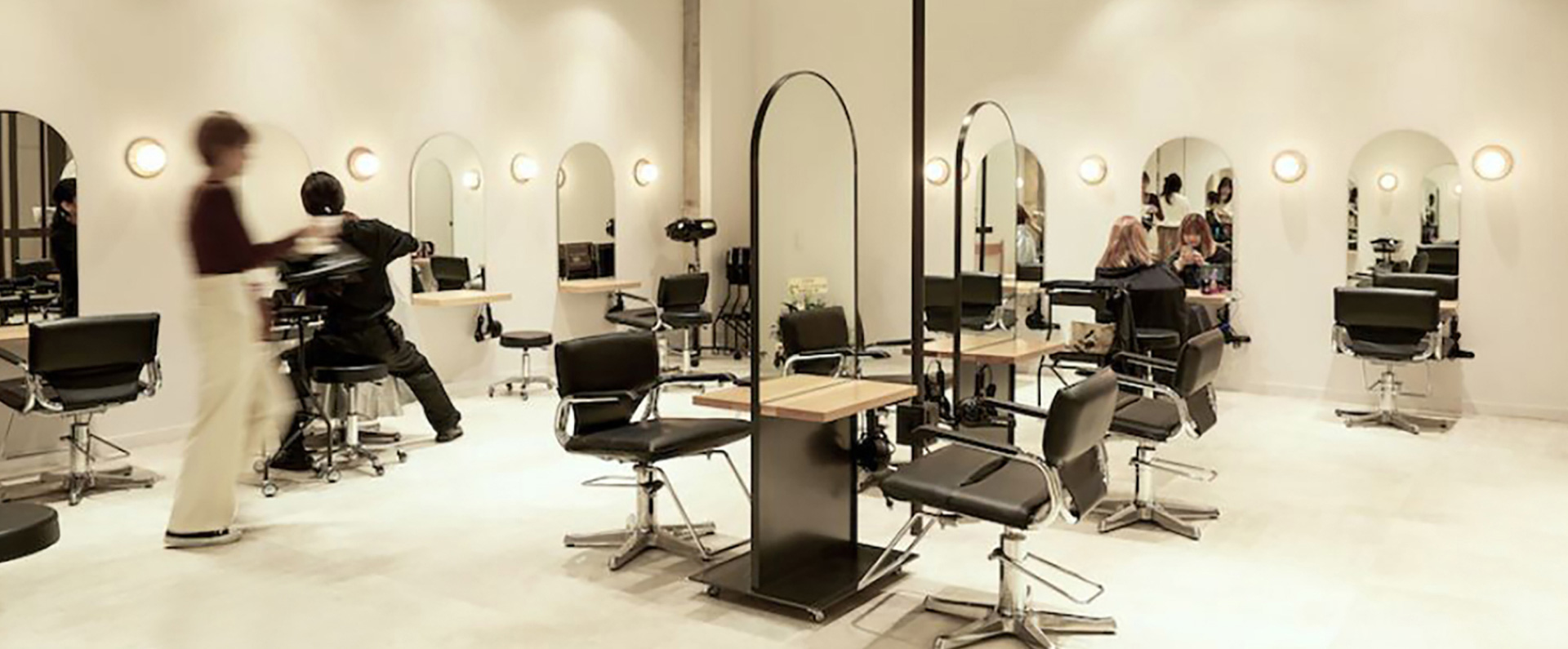 モダンな美容室のイメージ