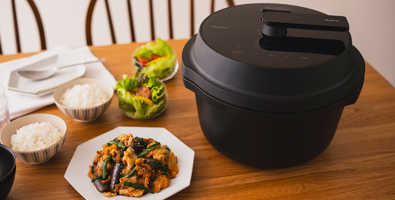 写真：AC-1000と食卓